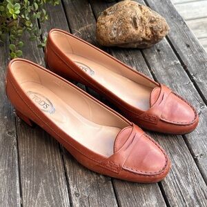 Tod’s Cognac Tan Brown Leather Penny Loafer Pumps 38.5 Luxury Preppy Academia